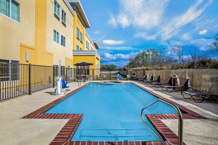 La Quinta Inn & Suites by Wyndham Karnes City - Kenedy