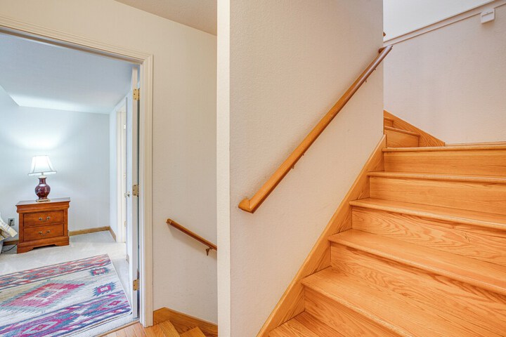 1 Mi to Diamond Peak: Townhome w / Lake Views