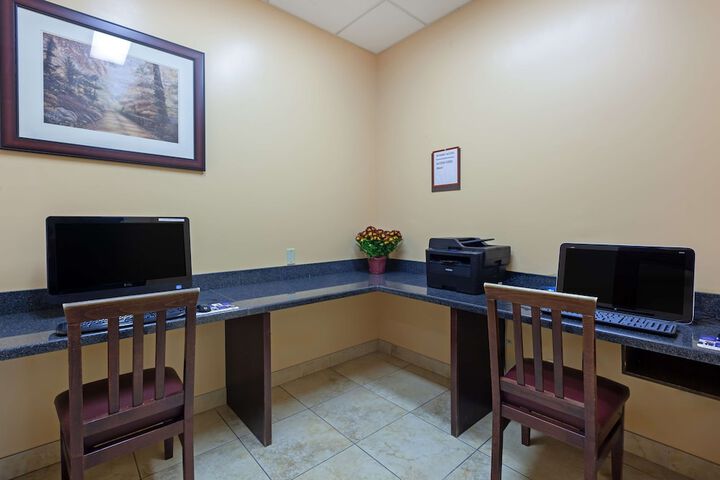 Business Center 44 of 44