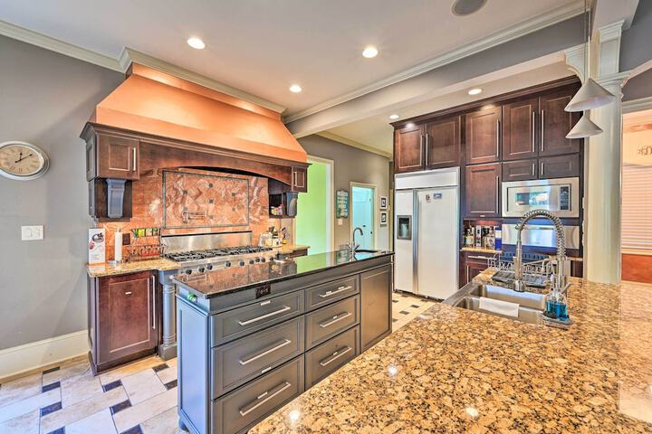 Upscale Family Home w / Dock on Lake Hartwell!