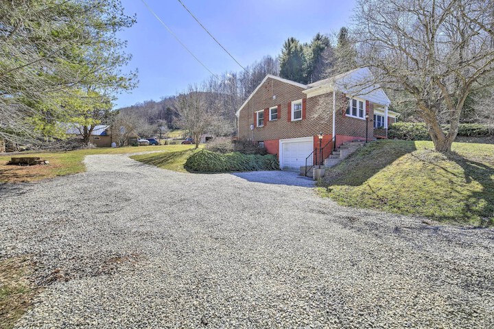 Quaint Creekside Home w / Spacious Deck & Yard