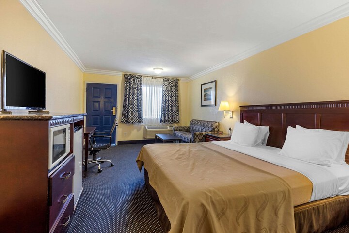 Room 27 of 39