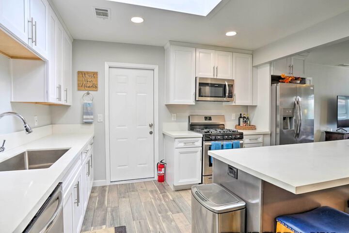 San Marcos Home w / Patio & Grill - Walk to Lake!