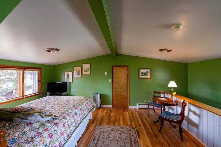 Room 12 of 25
