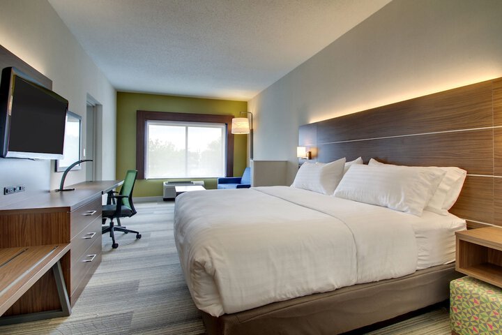 Holiday Inn Express & Suites Aurora - Naperville by IHG