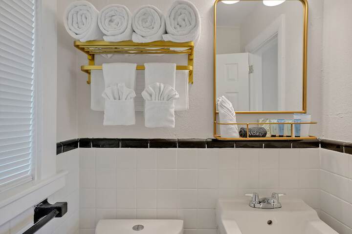 Room 32 of 63
