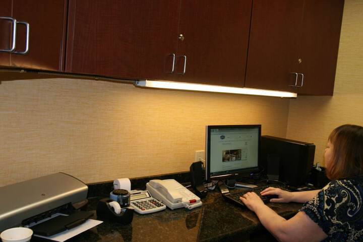 Business Center 27 of 28