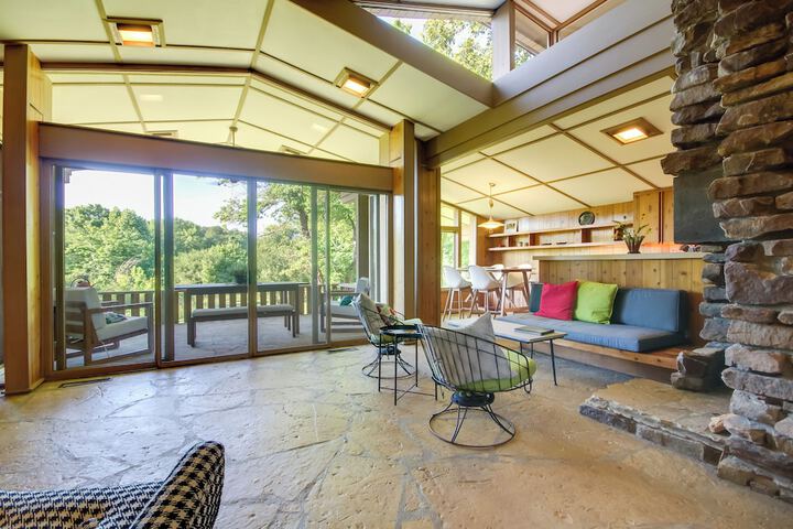 Tranquil Mid-century Modern Cottage w / Forest View