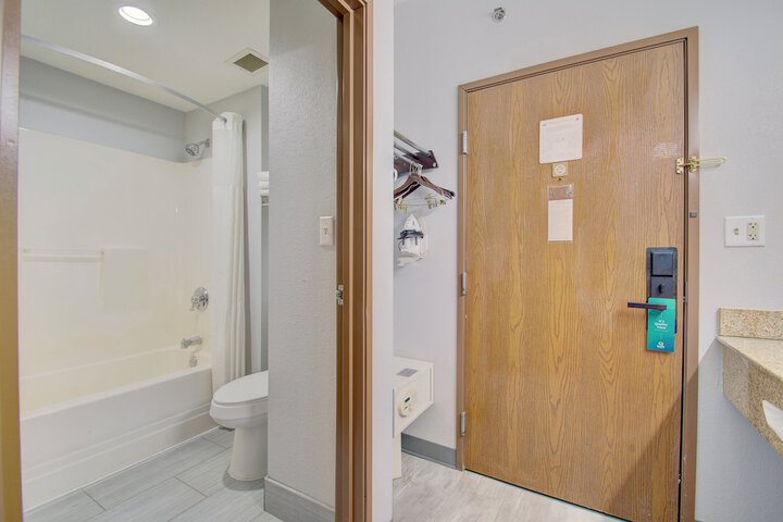 Room 21 of 84