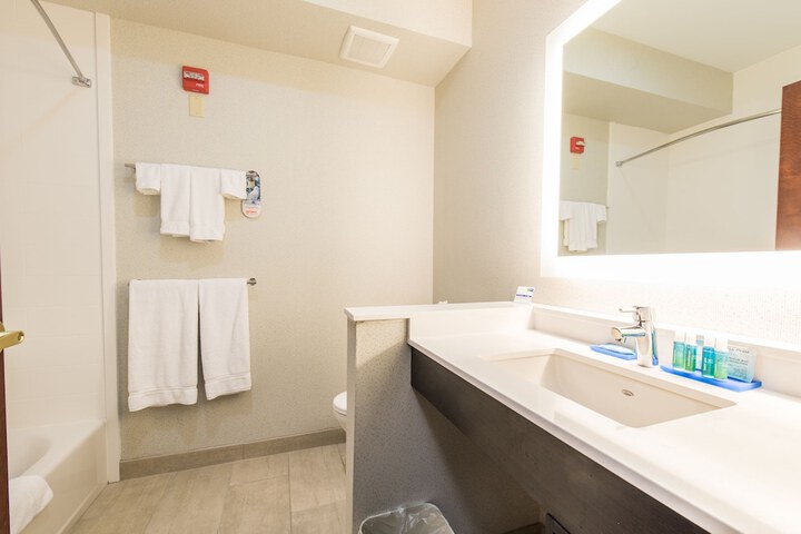 Room 46 of 84