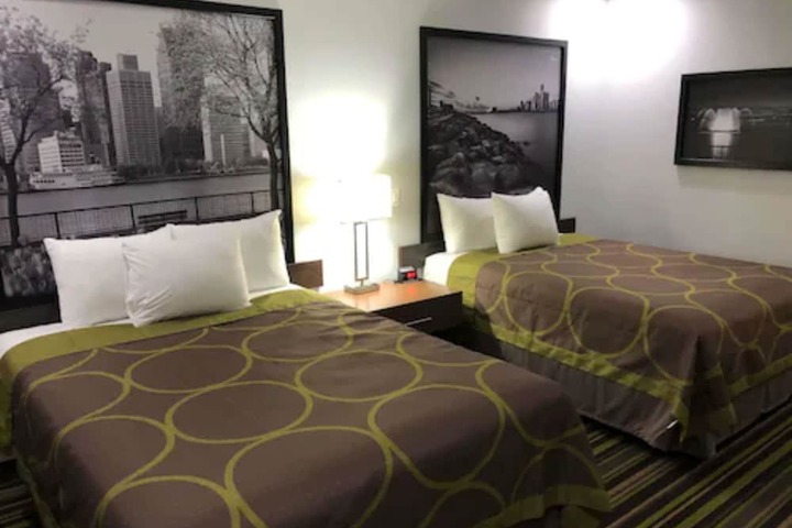 Room 32 of 54