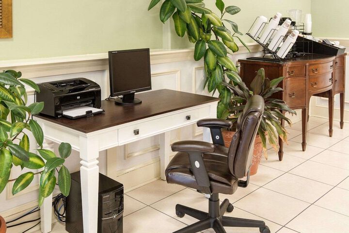 Business Center 76 of 76