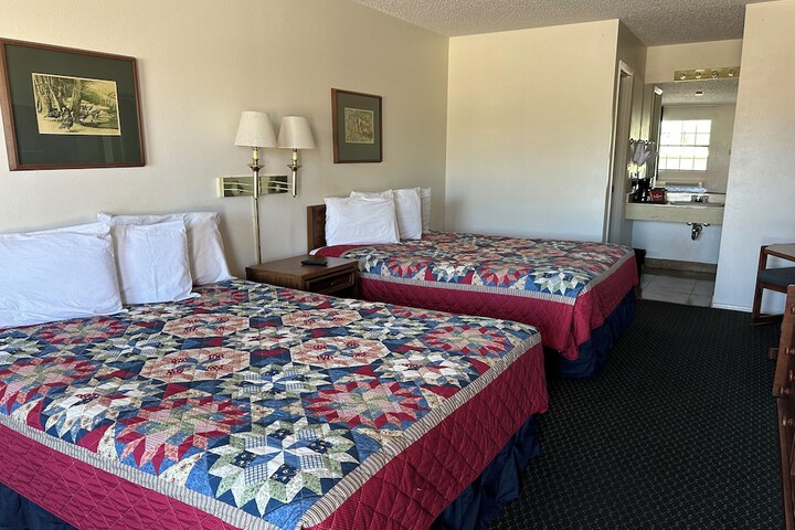 Windcrest Inn and Suites