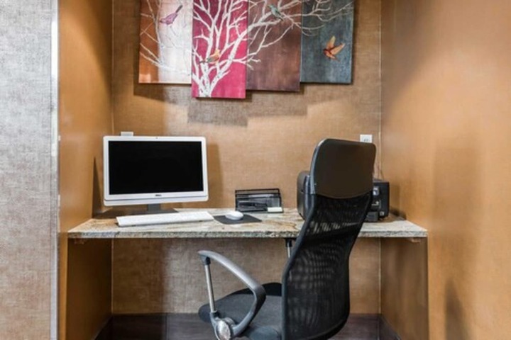 Business Center 38 of 41
