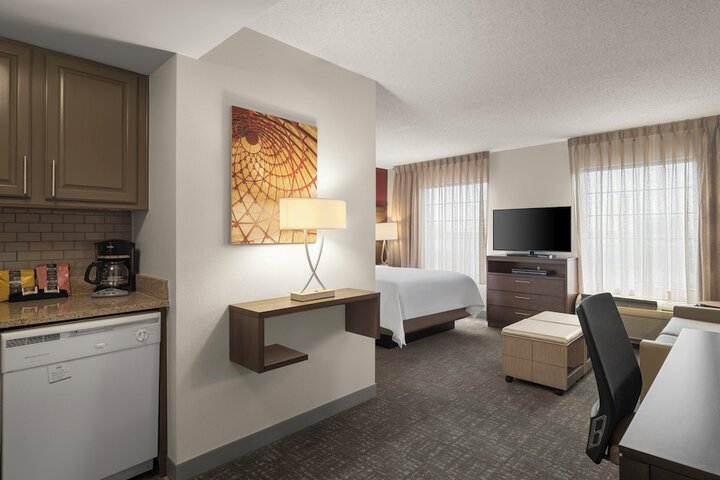 Staybridge Suites Indianapolis-Airport by IHG
