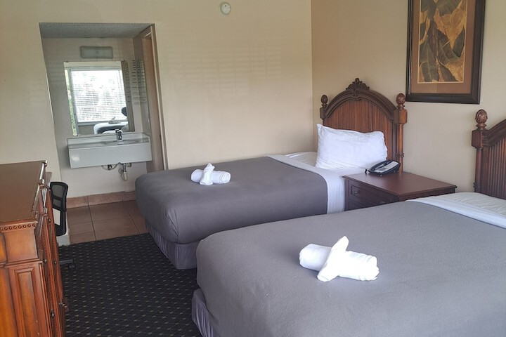 Room 11 of 27