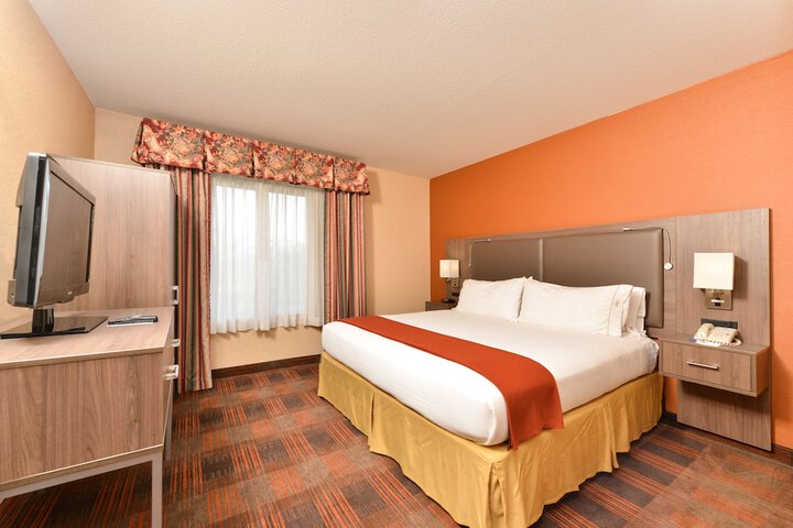 Holiday Inn Express & Suites Elk Grove Central - Hwy 99 by IHG