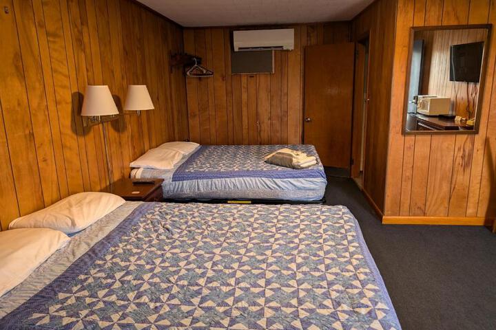 Russells Motel