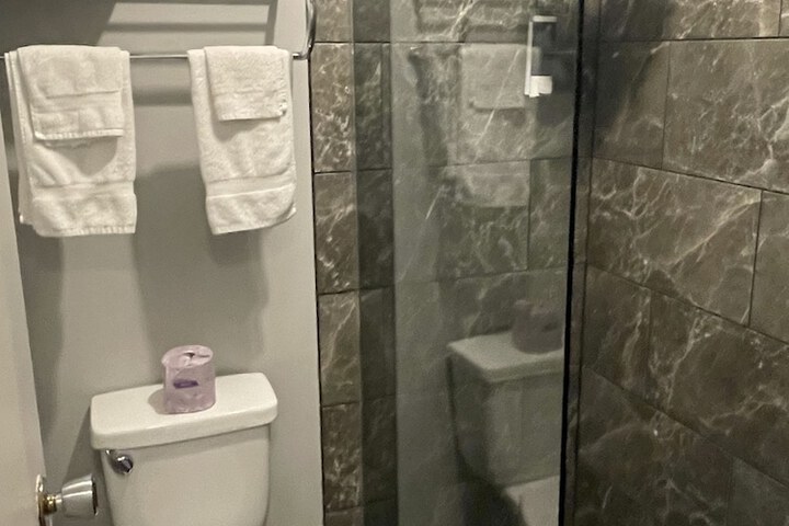 Room 6 of 38