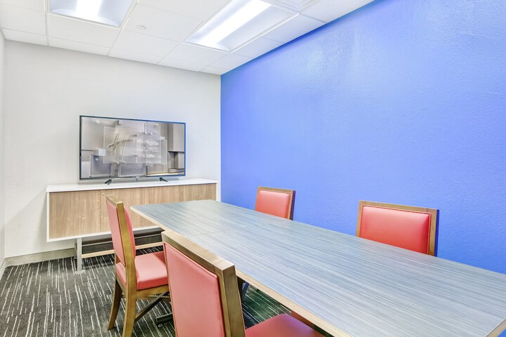 Holiday Inn Express & Suites Longview North by IHG