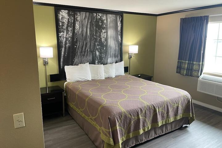 Super 8 by Wyndham Crescent City
