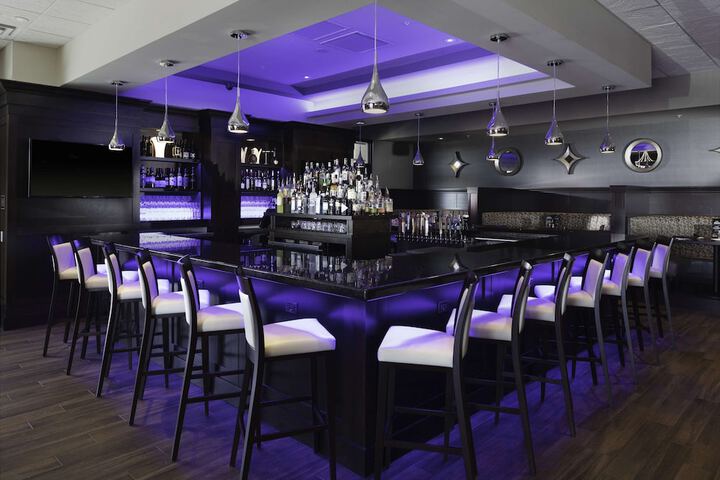 Lounge 43 of 48