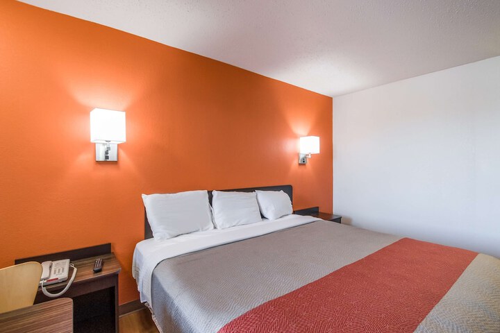 Room 15 of 35