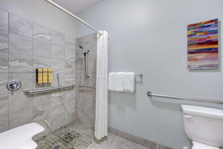 Best Western Plus Peppertree Inn at Omak