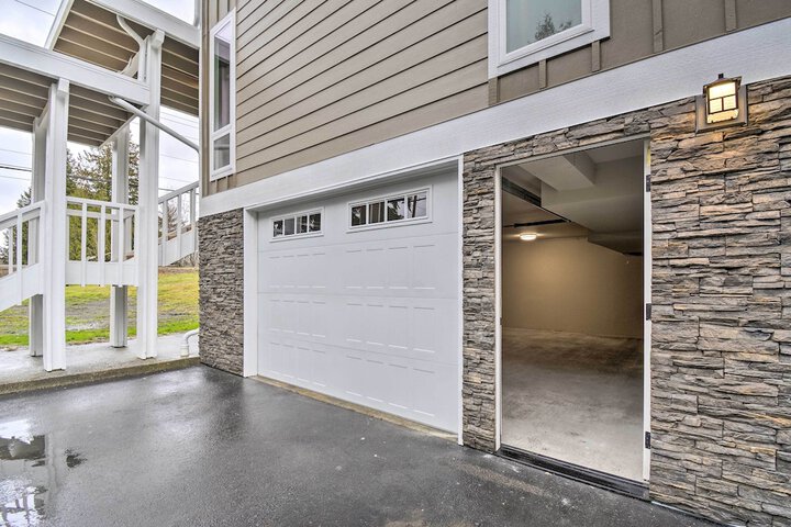 Luxurious Tacoma Retreat w / Quartz Countertops!