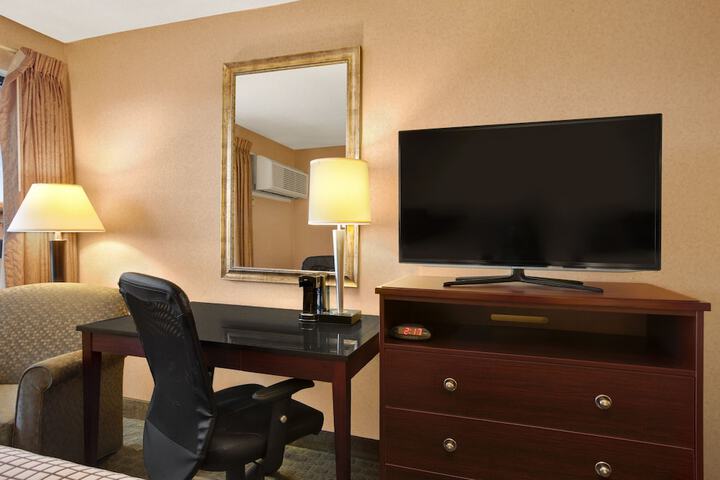 Room 8 of 24