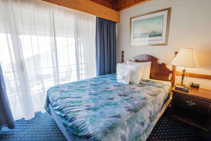 Waves Oceanfront Resort