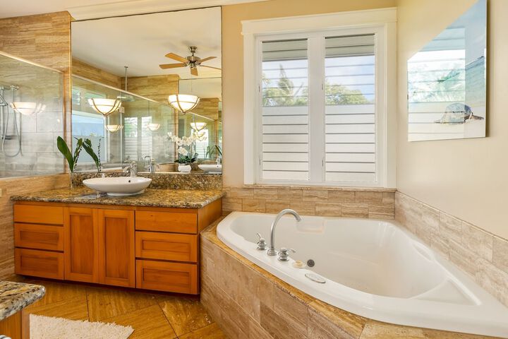 Hale Ohana Nui 5 Bedroom Home by RedAwning