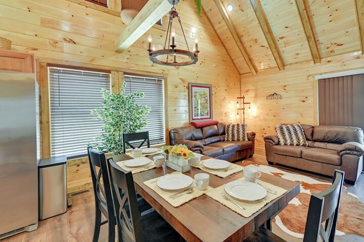 Riverside Beattyville Cabin w / Kayaks & Fire Pit!