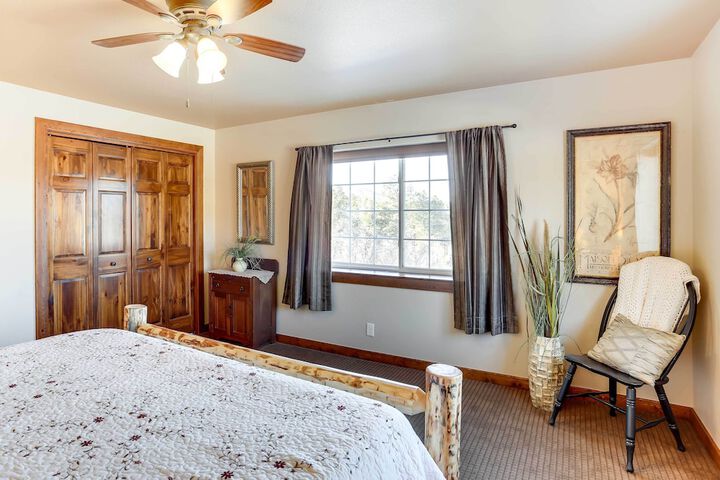 Centrally-located Deadwood Apt w / Mountain Views!