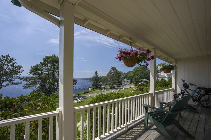 Spruce Point Inn