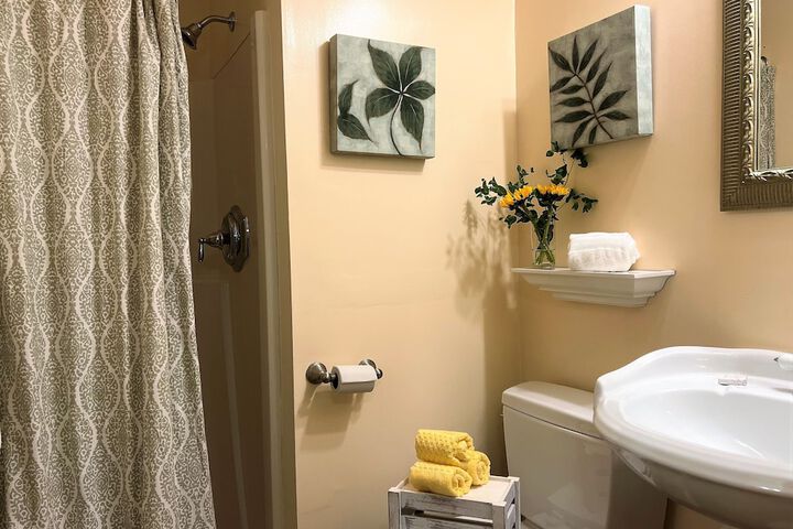 Room 32 of 46