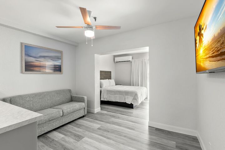 Room 25 of 82
