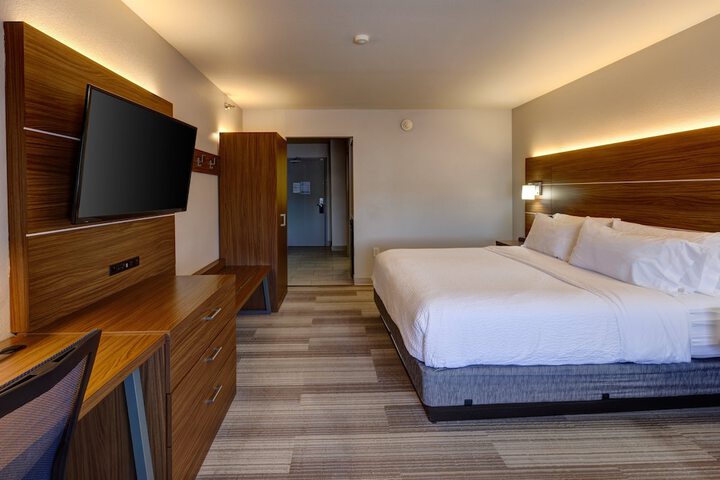 Room 30 of 61