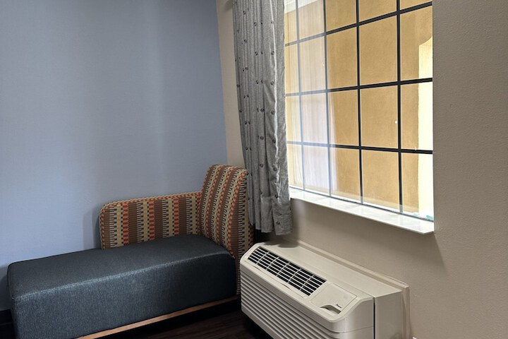 Express Inn & Suites