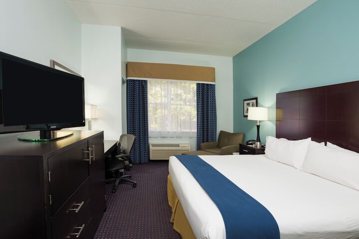 Holiday Inn Express Suites Plant City by IHG