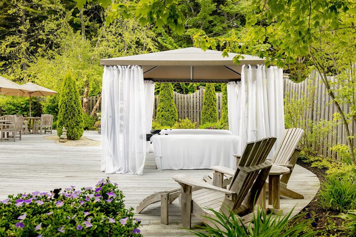 Spruce Point Inn