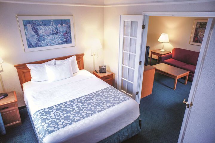 Room 9 of 27
