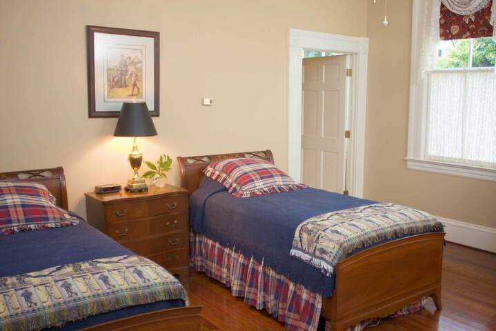 Lookaway Inn