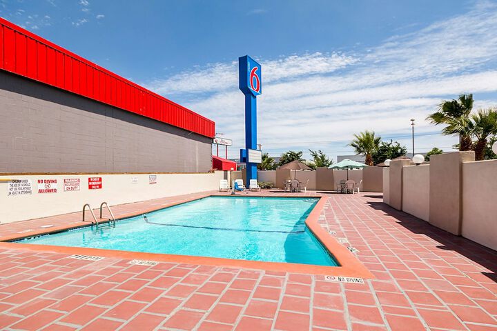 Pool 13 of 29