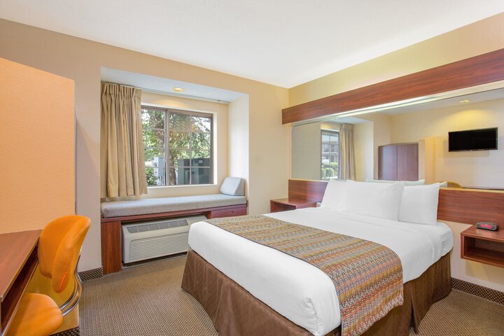 Room 9 of 21