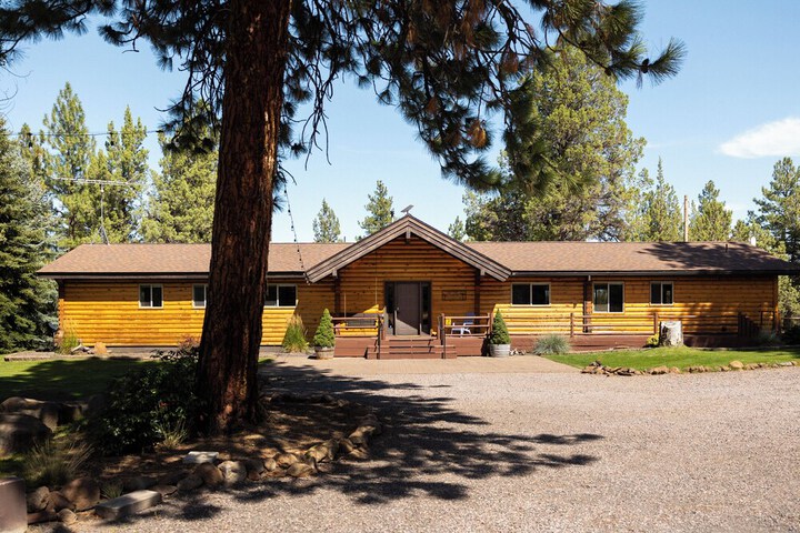High-end Cabin 3BR 30min to Hoodoo Ski