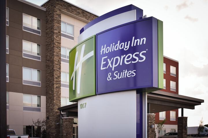 Holiday Inn Express and Suites West Memphis by IHG
