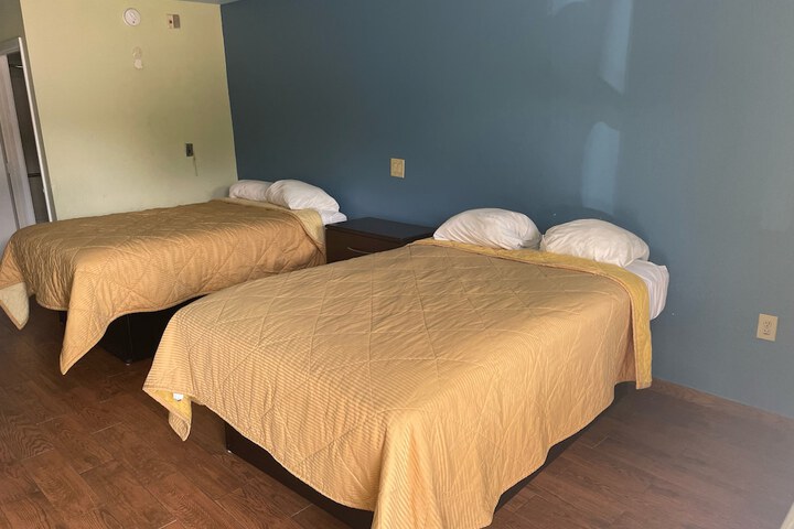 Room 3 of 8