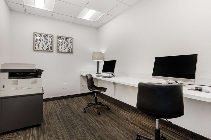 Business Center 38 of 39