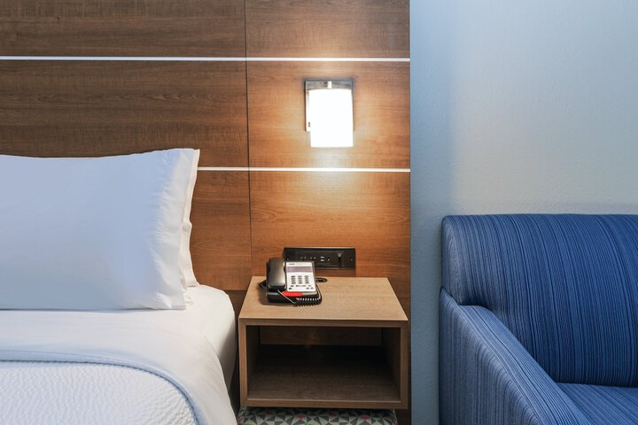Room 53 of 85